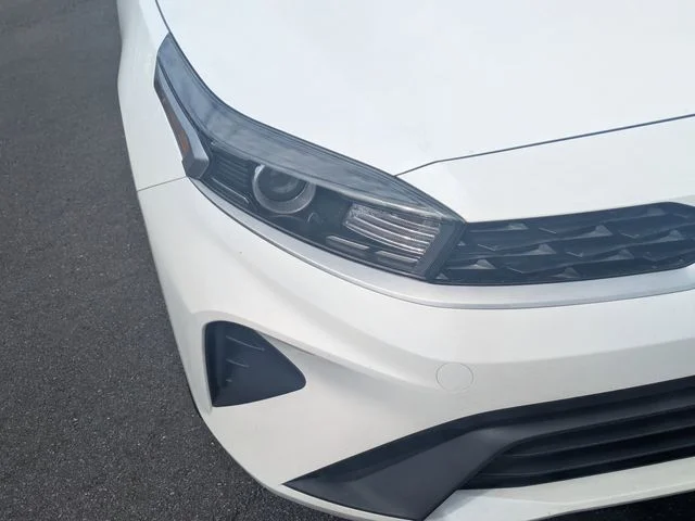Used 2024 White Kia LXS image 9