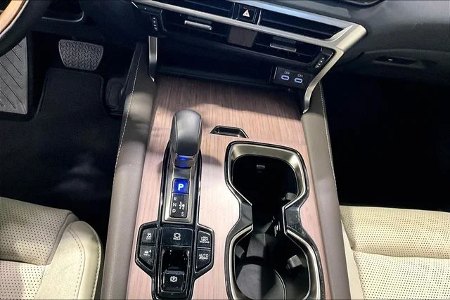 Certified Used 2024 NORI GREEN PEARL Lexus Luxury image 15