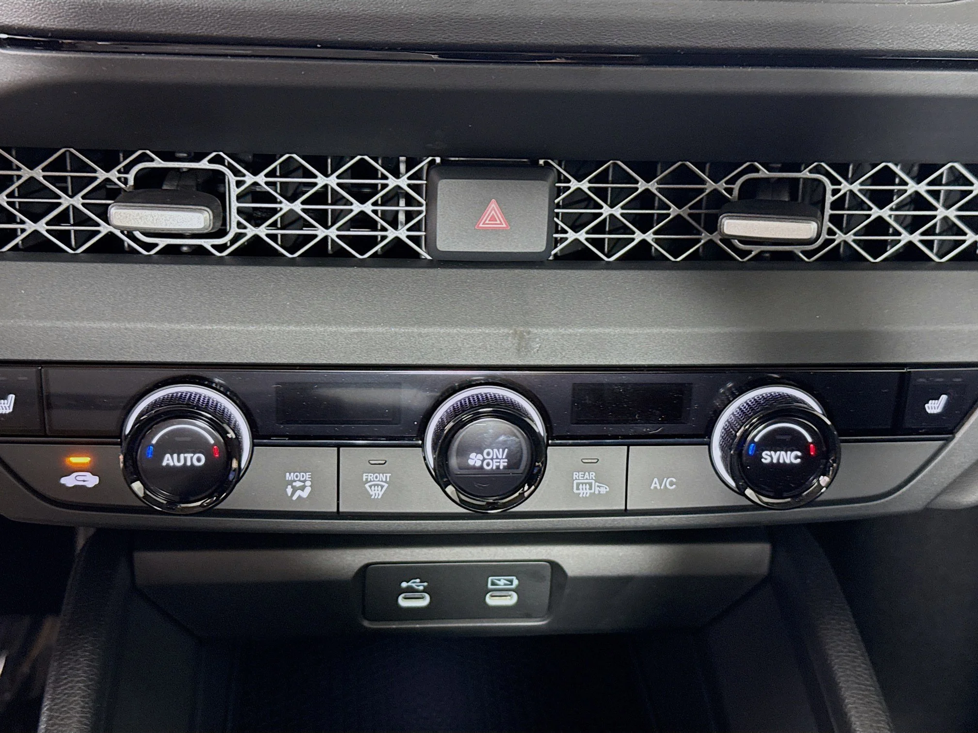 2025 Honda Accord SE - Photo 11