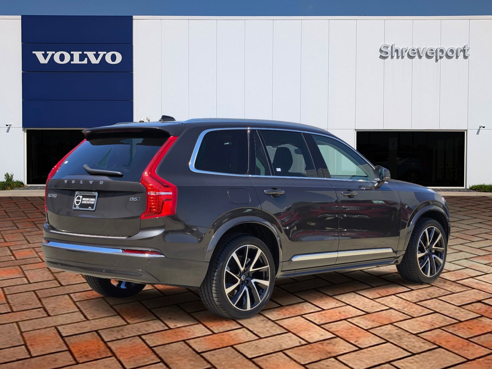 Used 2023 Platinum Gray Metallic Volvo Plus image 4
