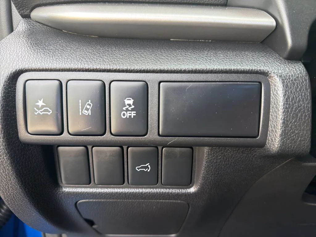 Used 2025 Blue Mitsubishi SE image 20