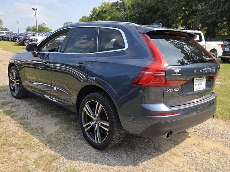 Used 2019 Denim Blue Metallic Volvo Momentum image 11