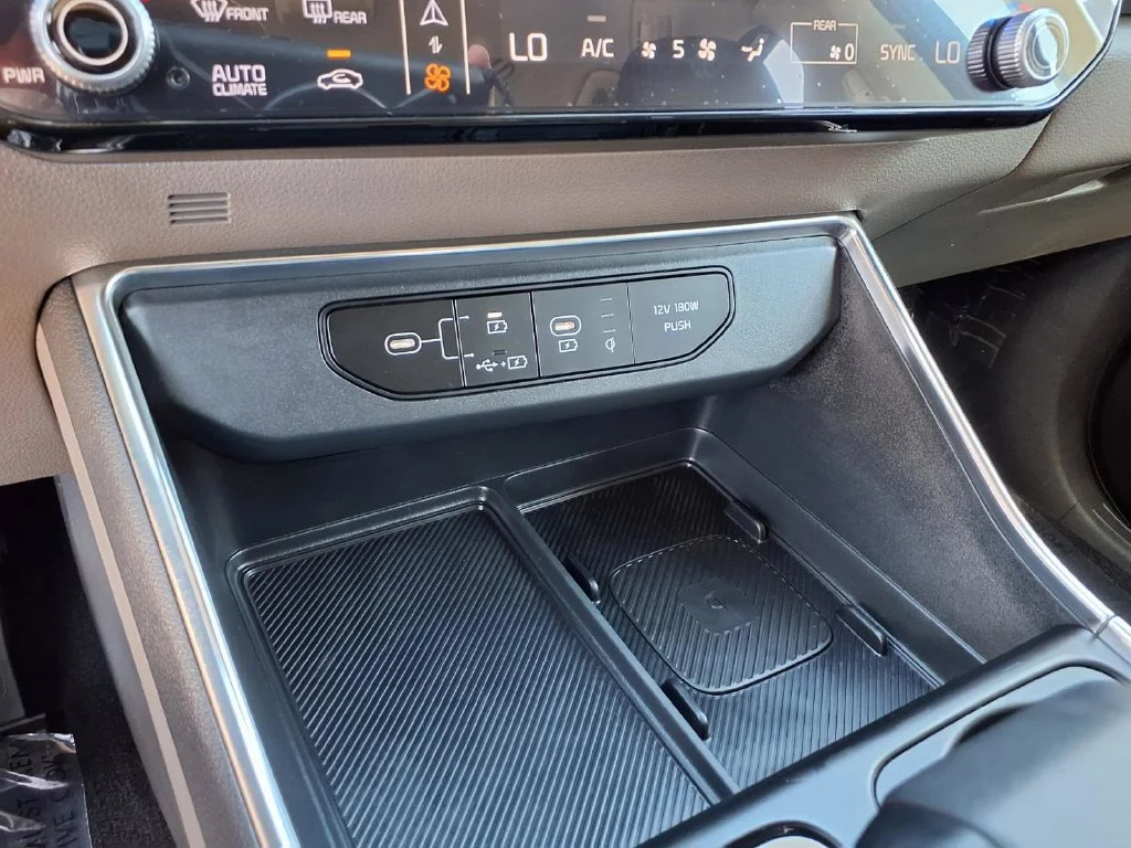 2025 Kia Carnival EX - Photo 28