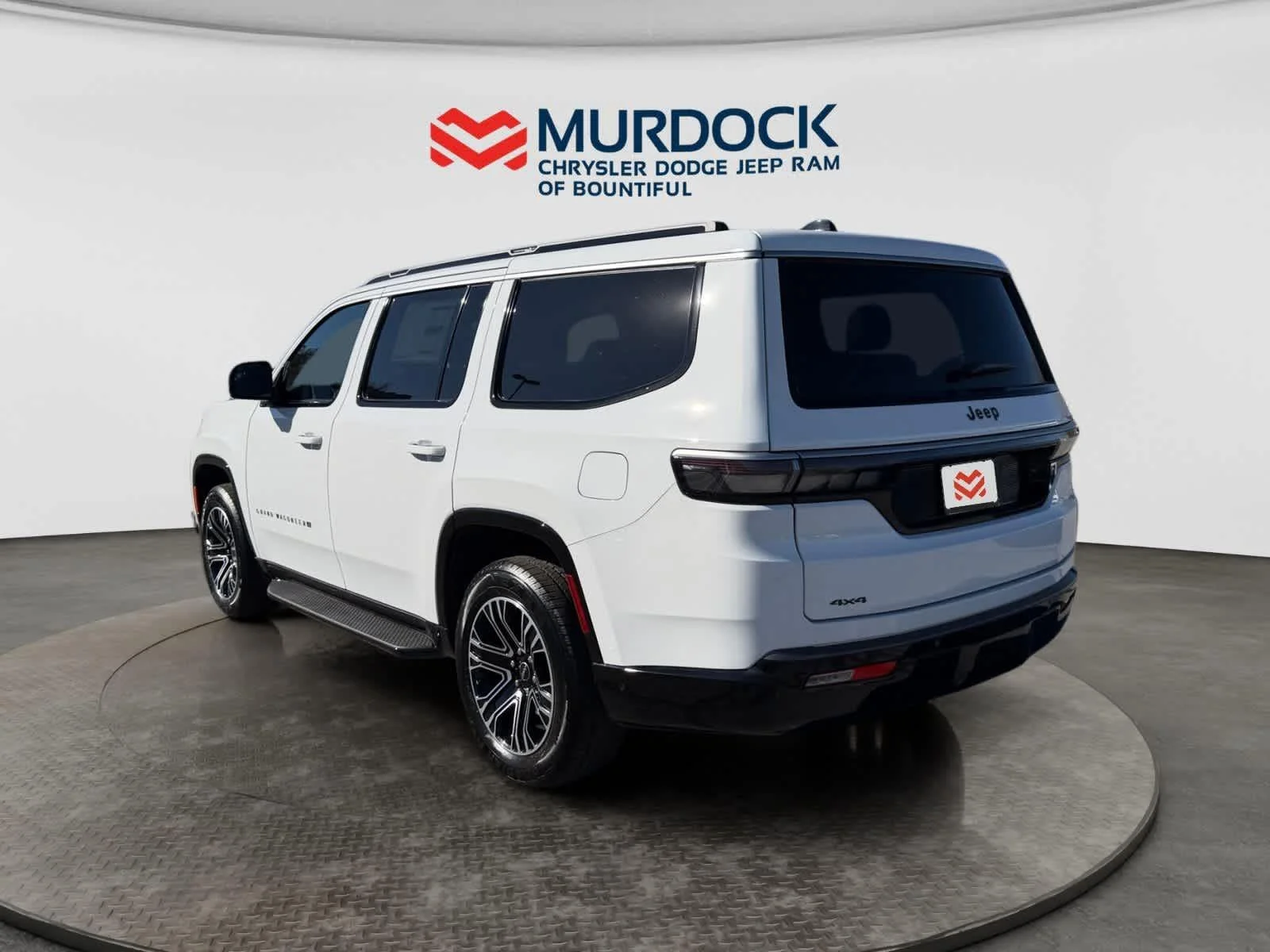 New 2026 Bright White Clear-Coat Exterior Paint Jeep Premium Group image 3