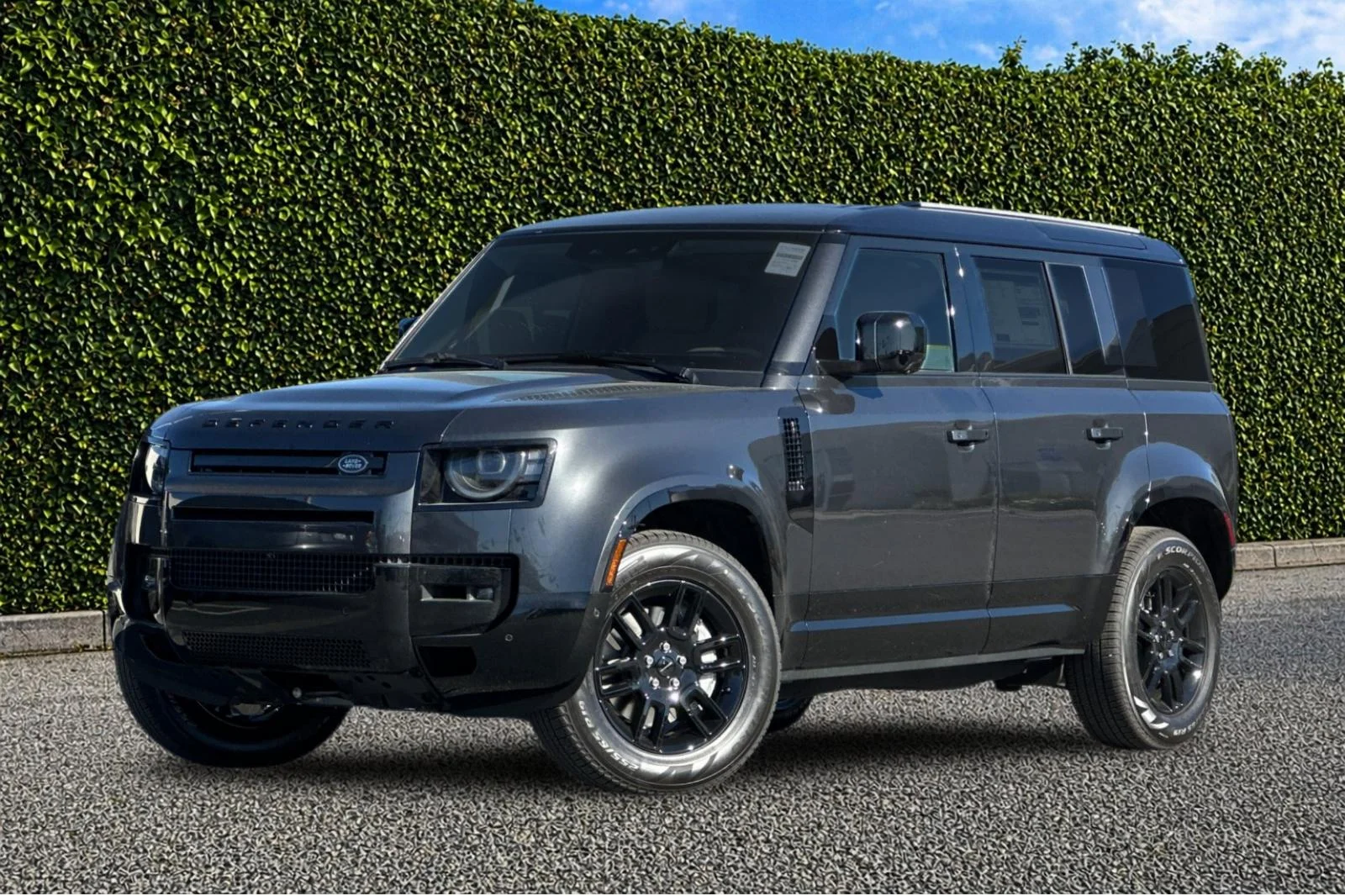 2026 Land Rover Defender 110 X-Dynamic SE P400's photo