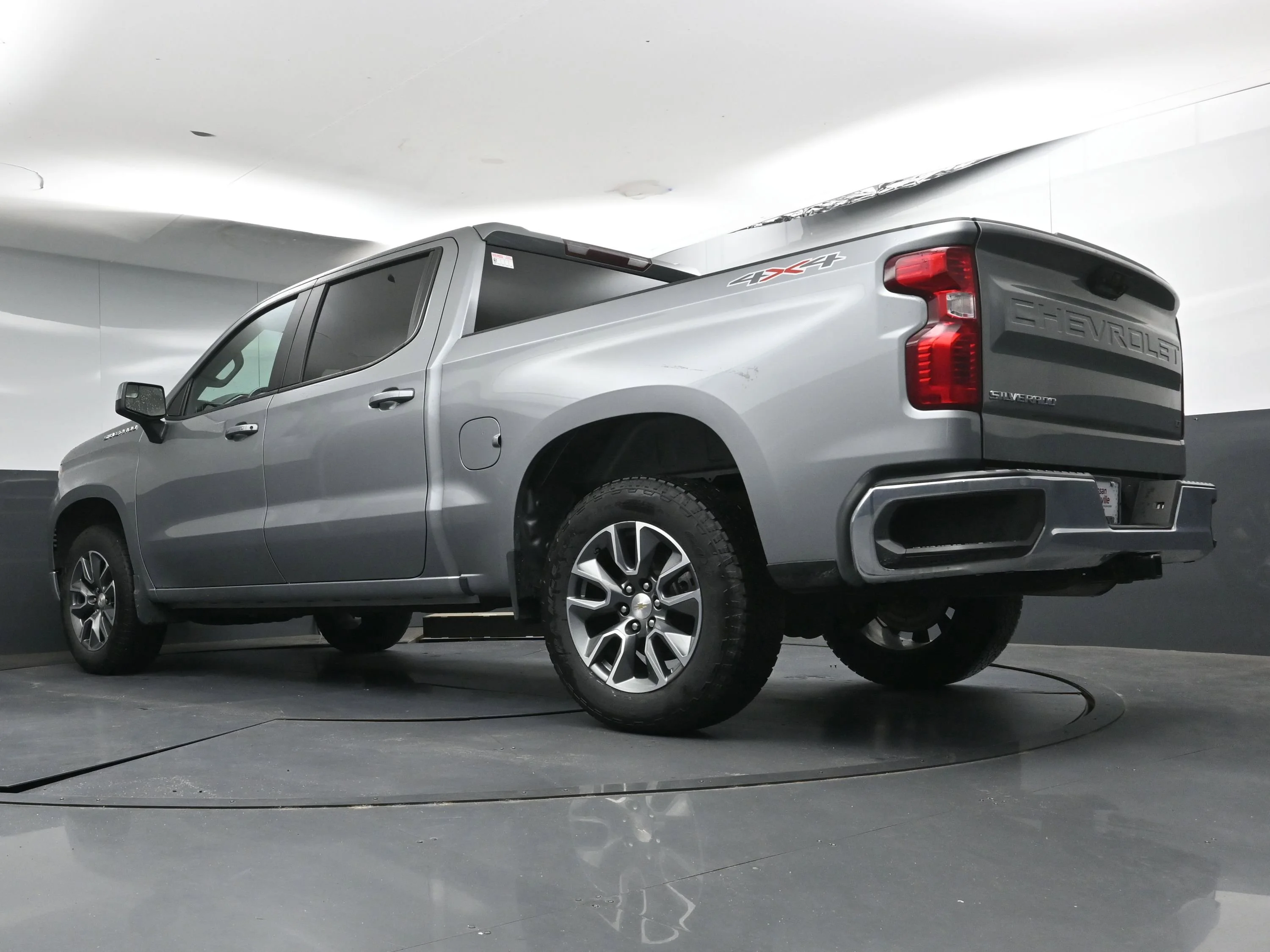 Used 2024 Sterling Gray Metallic Chevrolet LT image 27