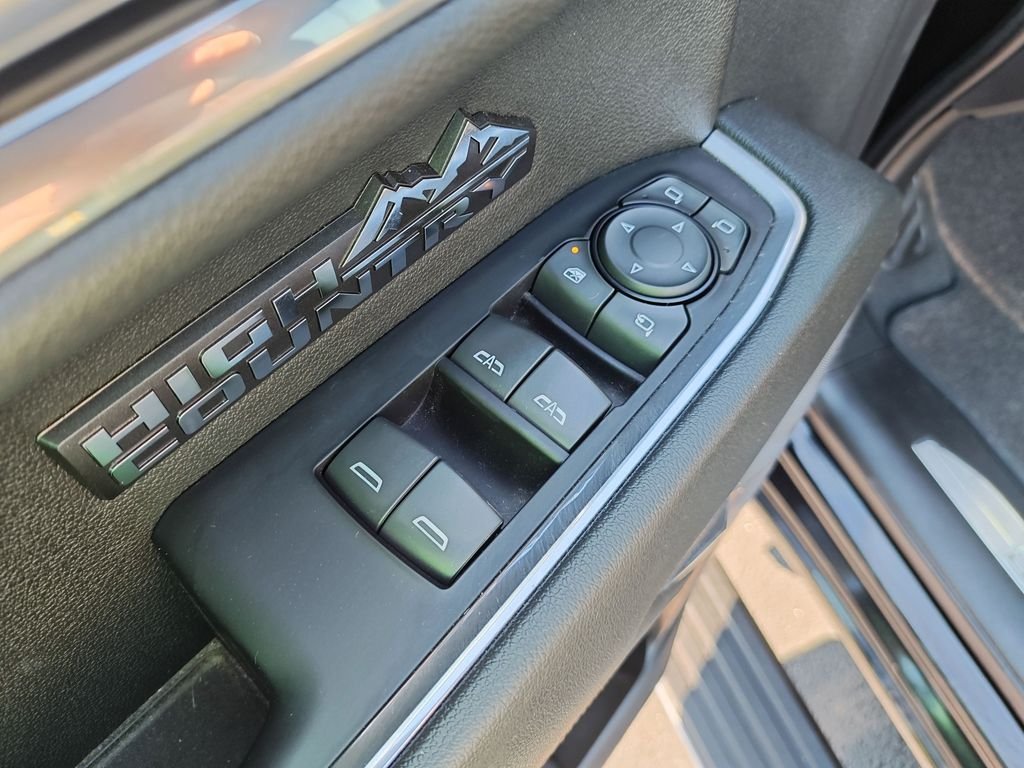 Used 2022 Black Chevrolet High Country image 5