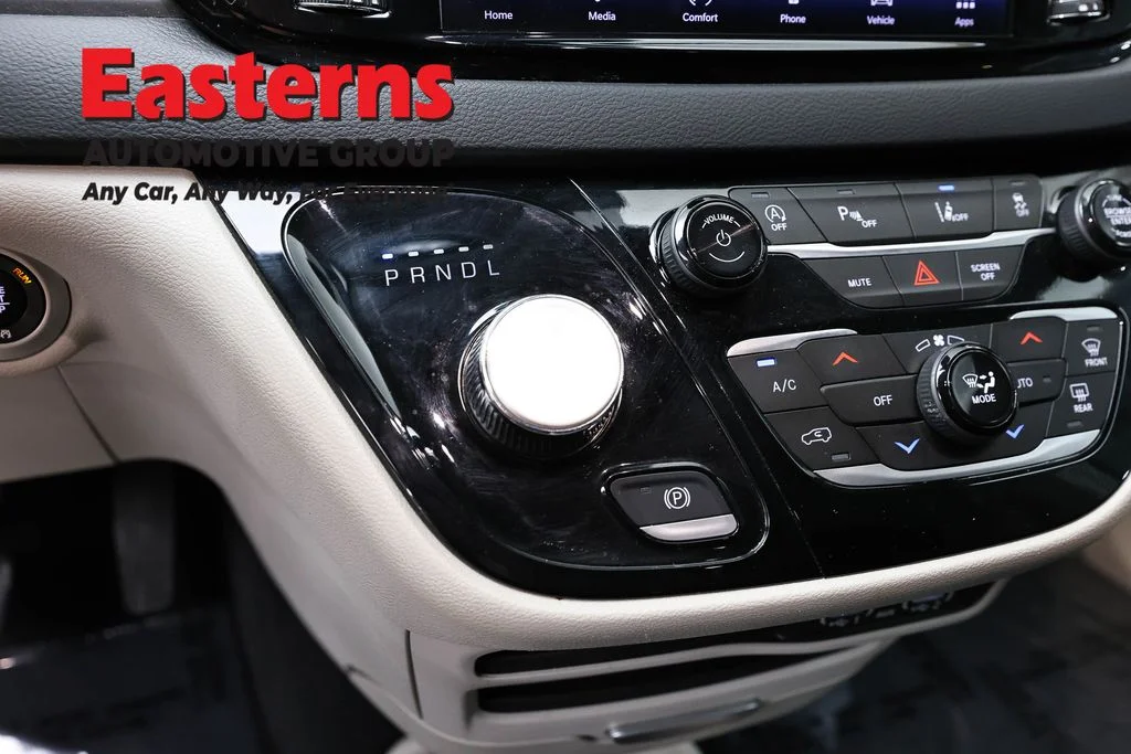 Used 2024 Silver Chrysler Touring L image 13