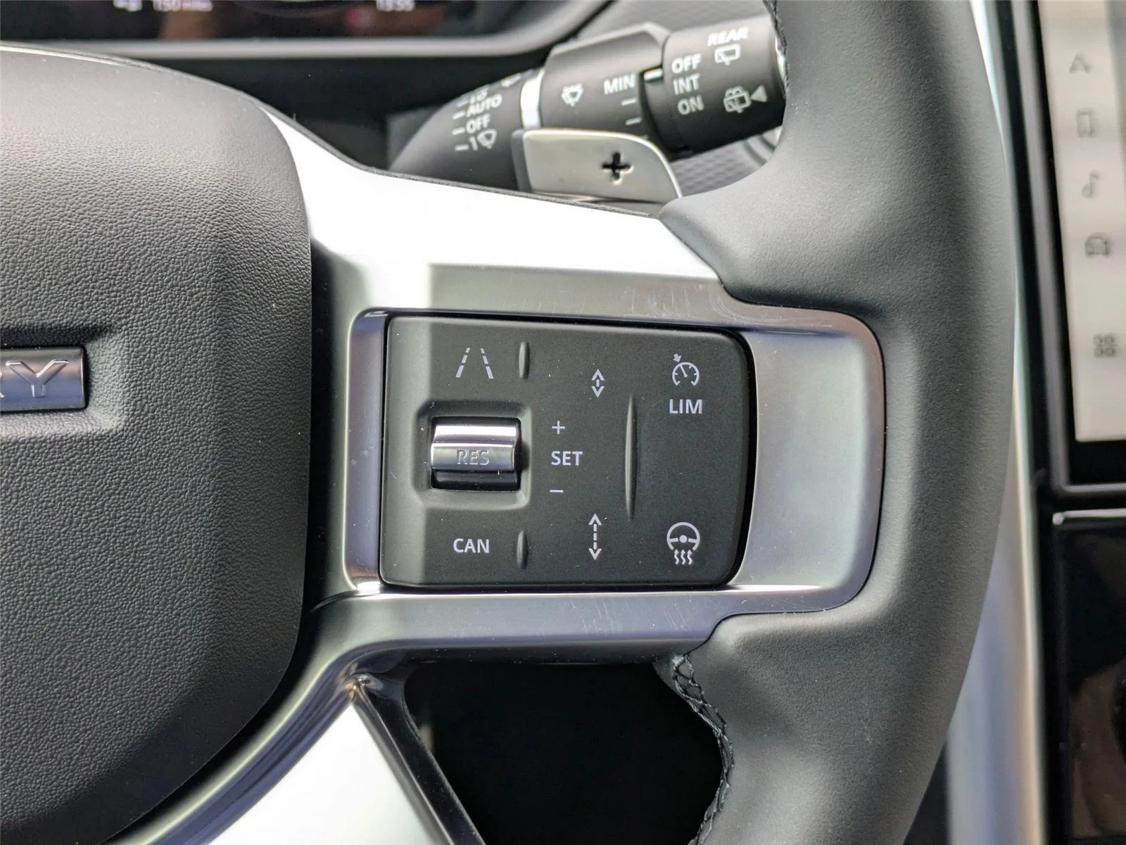 Certified Used 2026 Fuji White Land Rover Dynamic SE image 18
