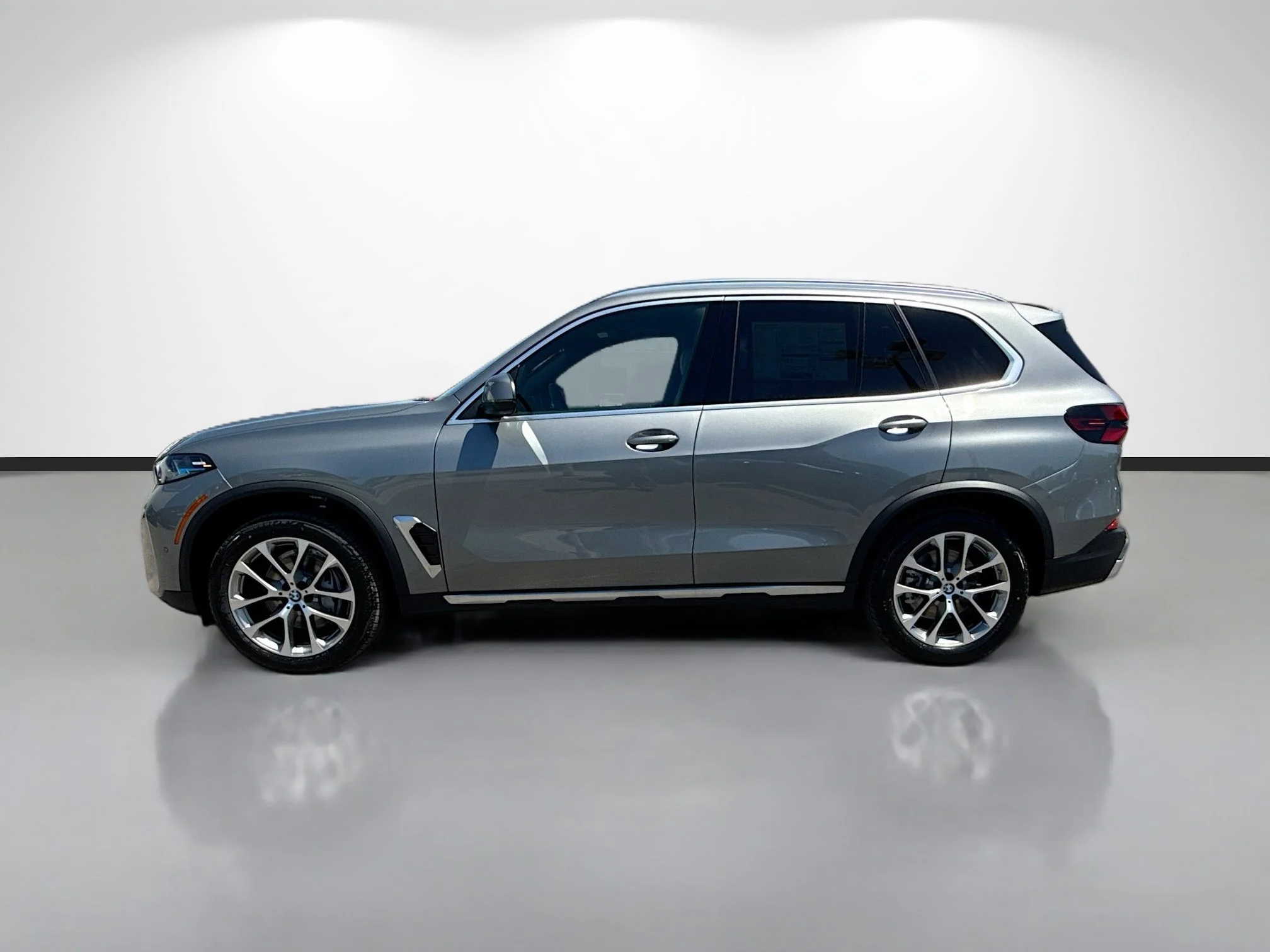 New 2026 Skyscraper Grey Metallic BMW sDrive40i image 6