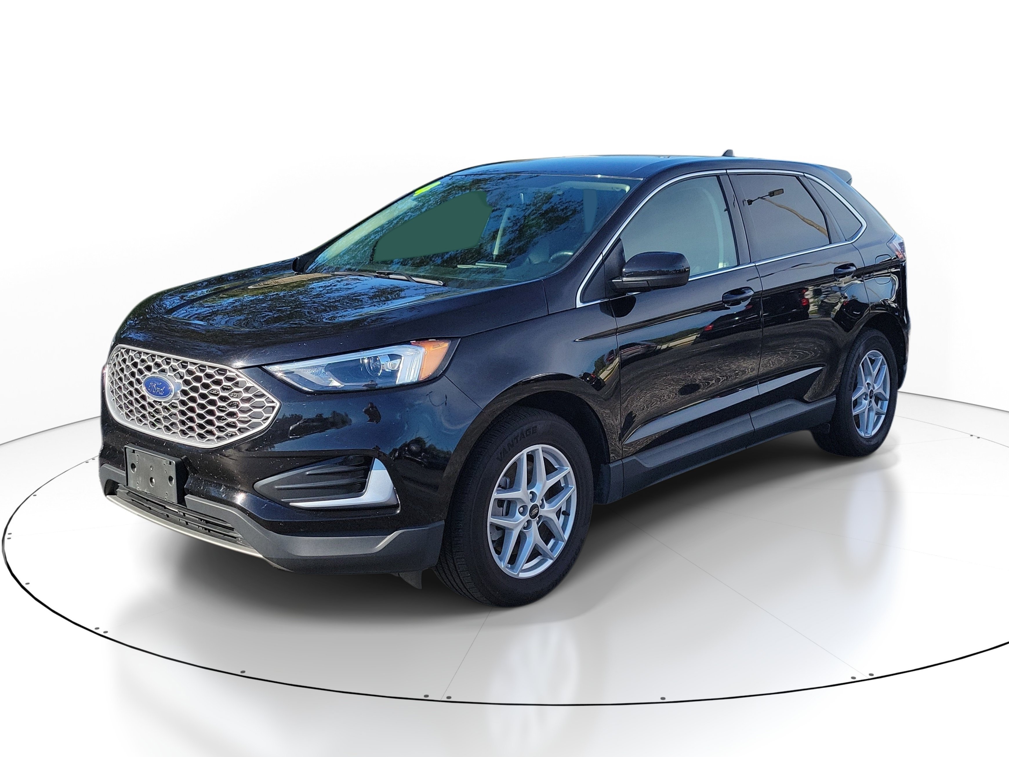 Used 2024 Black Metallic Ford SEL image 4