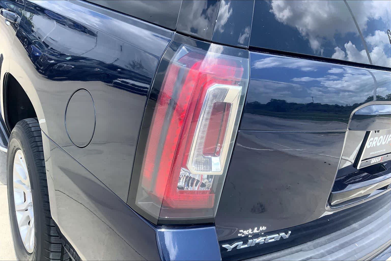 Used 2018 Dark Sapphire Blue Metallic GMC SLE image 27