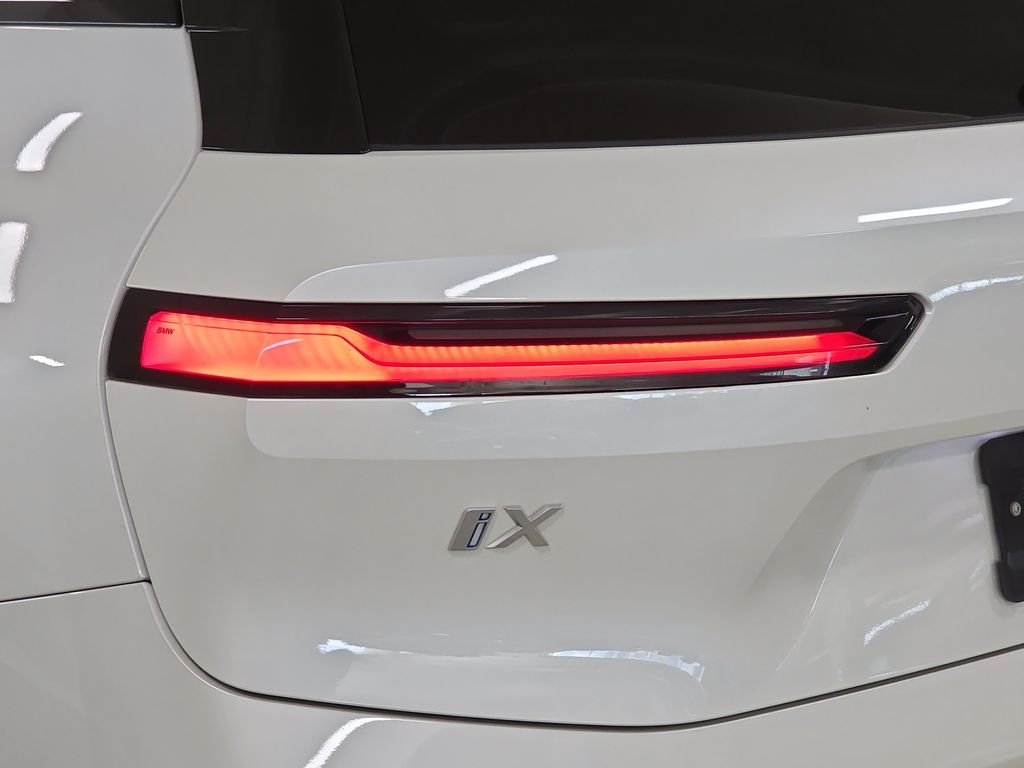 Certified Used 2024 Mineral White Metallic BMW xDrive50 image 33