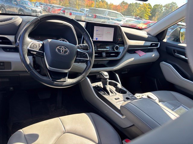 Used 2023 Moon Dust Toyota XLE image 13