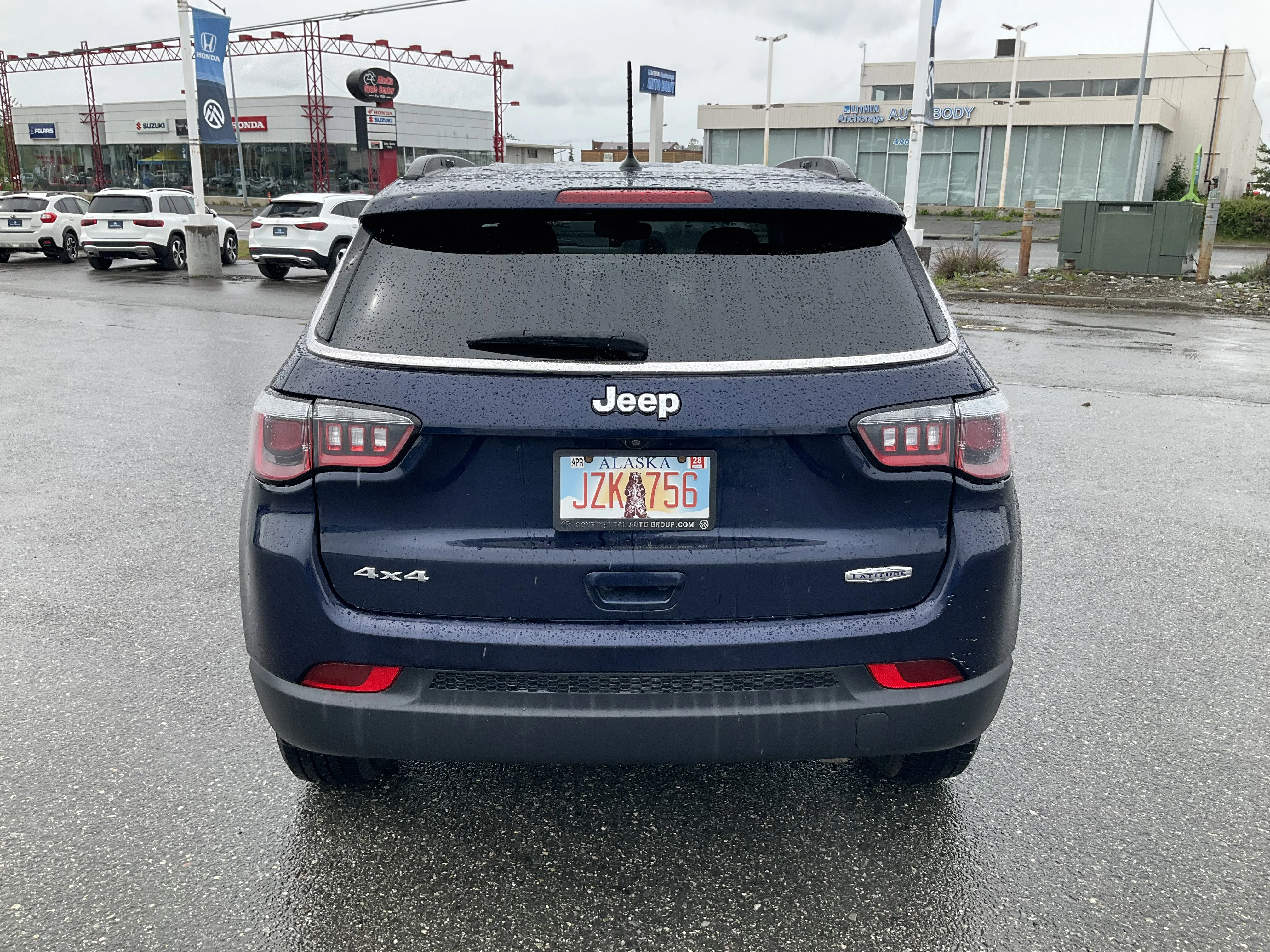 Used 2018 Blue Jeep Latitude image 4