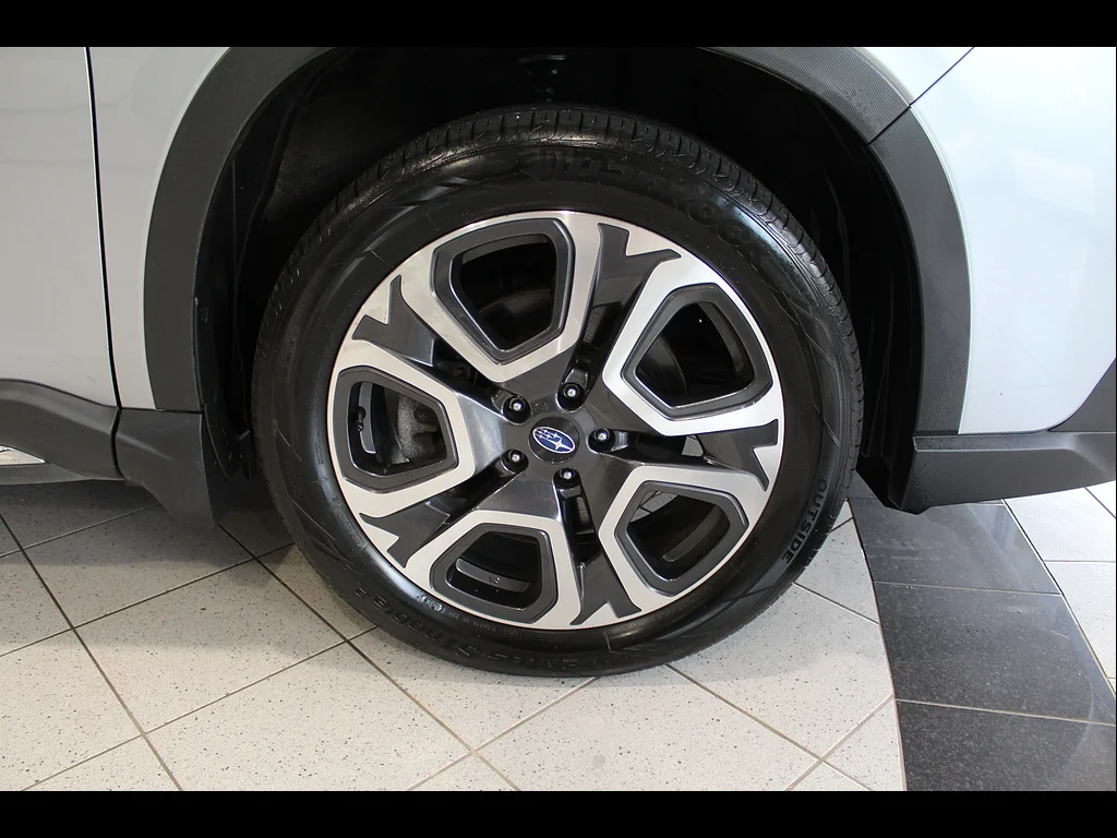 Used 2023 Ice Silver Metallic Subaru Limited 7-Passenger image 10