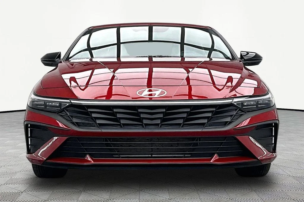 Used 2025 Red Hyundai SEL Sport image 3