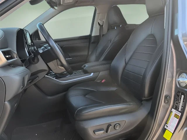 Used 2021 Magnetic Gray Metallic Toyota XLE image 15