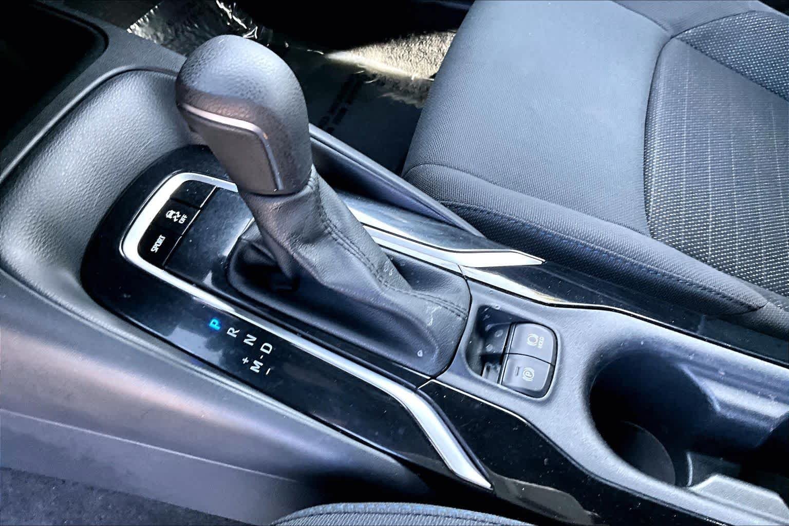 Used 2022 White Toyota SE Nightshade image 16