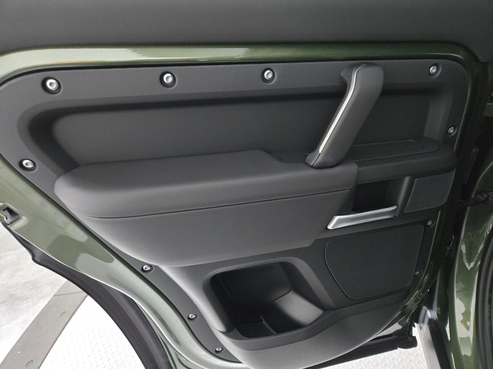 New 2026 Woolstone Green Land Rover X-Dynamic SE image 21