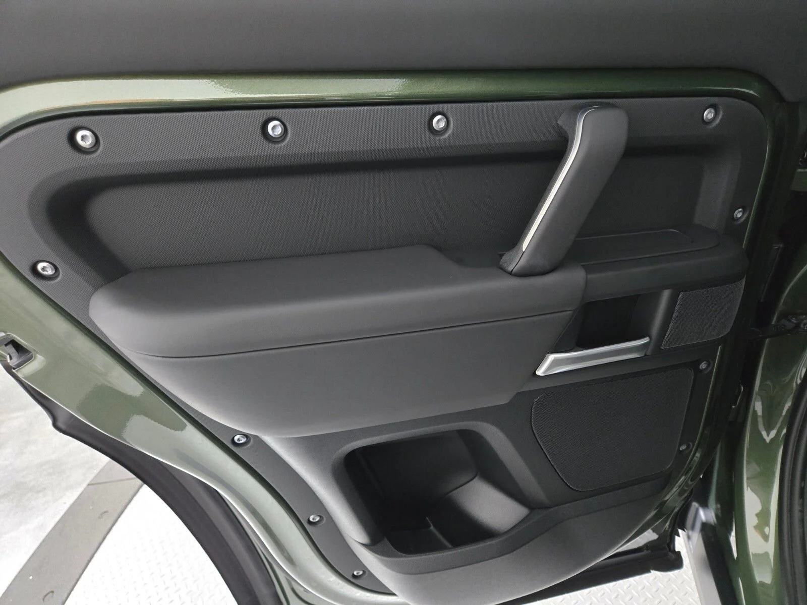 New 2026 Woolstone Green Land Rover X-Dynamic SE image 21