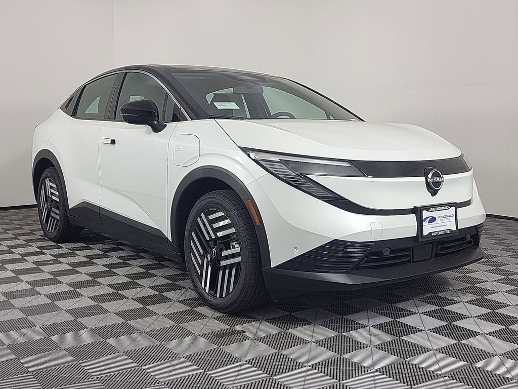 New 2026 Everest White Pearl TriCoat / Super Black Two-tone Nissan SV+ image 5