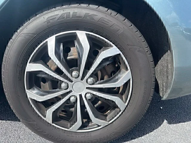 Used 2009 Green Toyota LE image 10