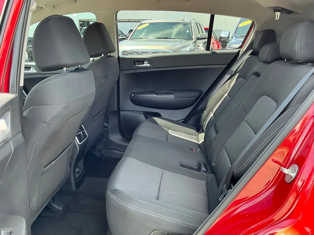 Used 2022 Red Kia LX image 31