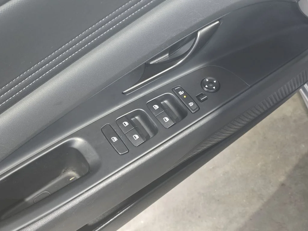 Used 2025 Silver Hyundai SEL Sport image 15
