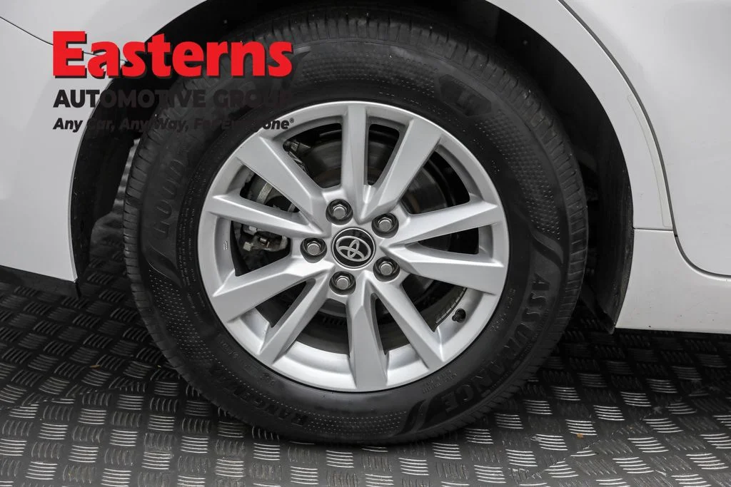 Used 2025 White Toyota LE image 28