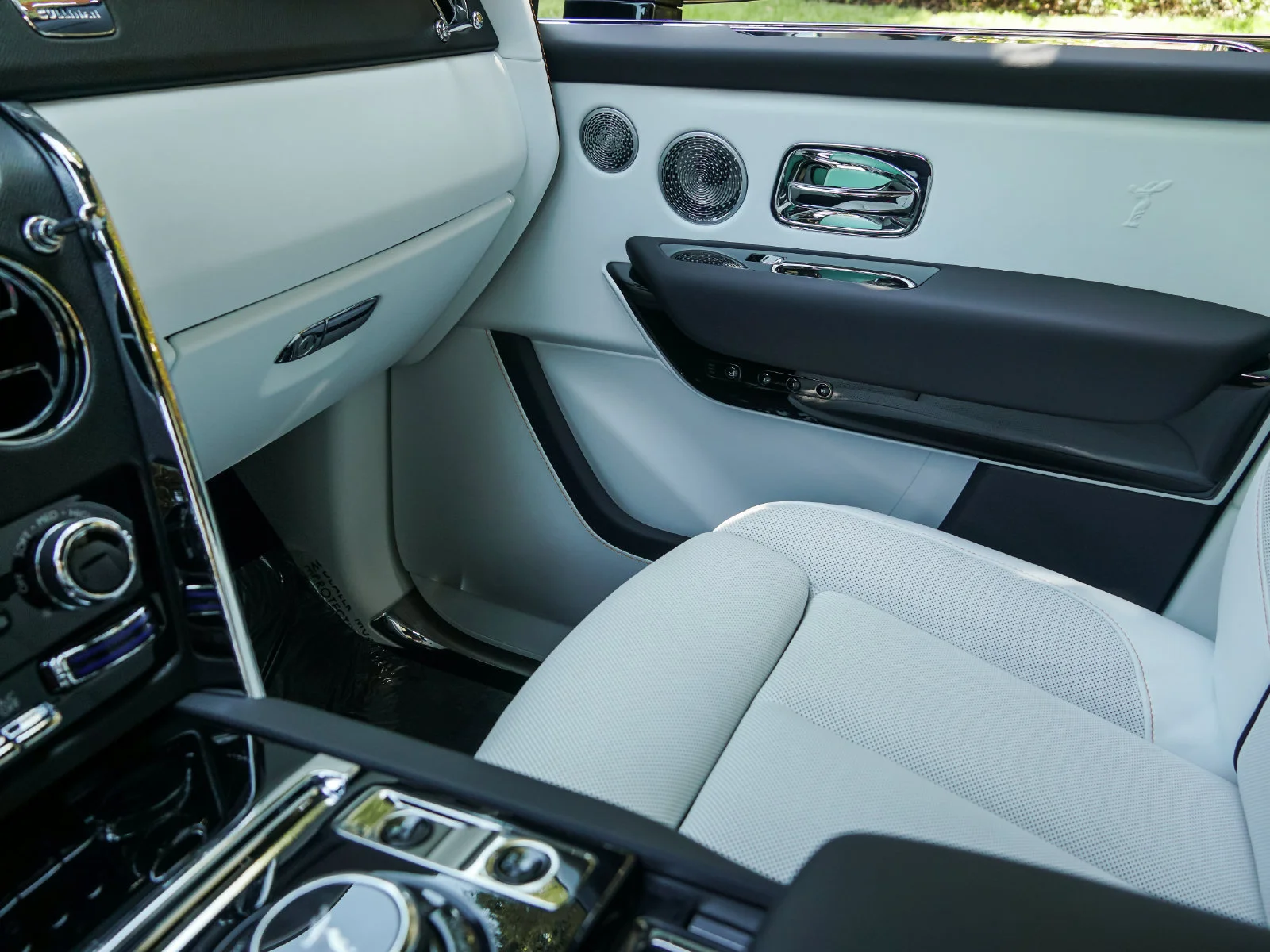 Certified Used 2024 Black Diamond Rolls-Royce  image 19