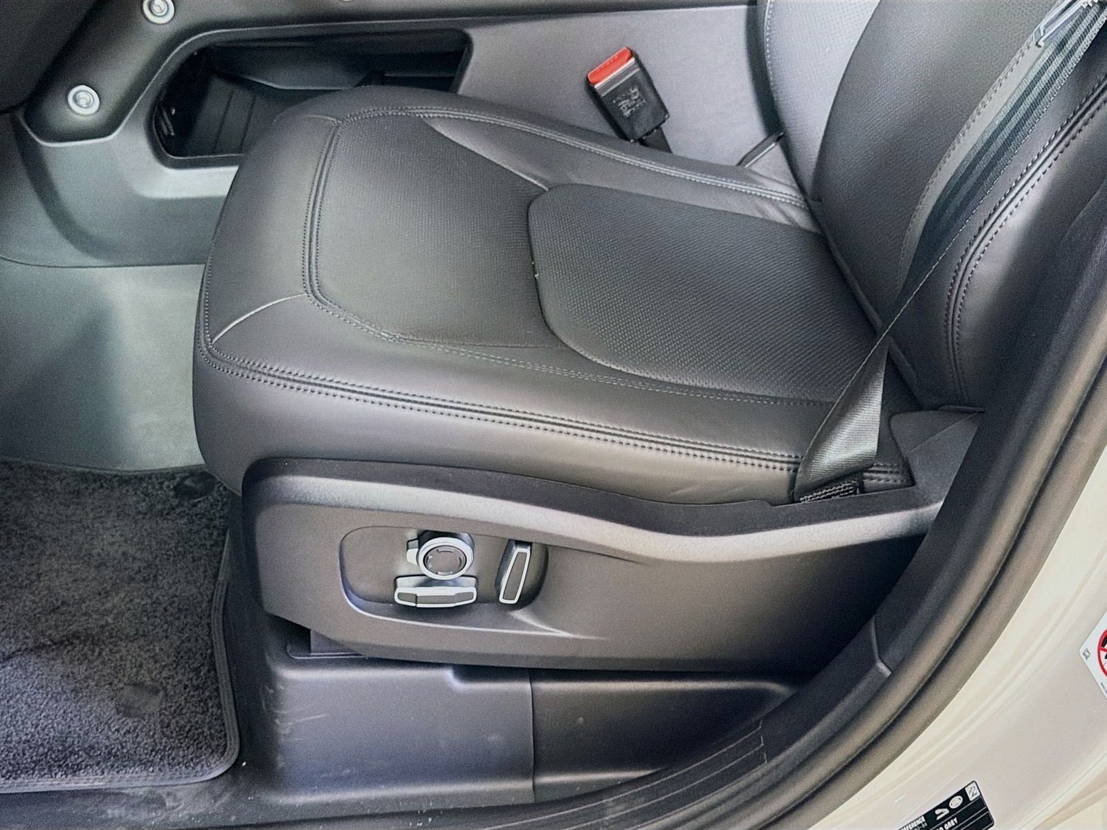 New 2026 Borasco Grey Land Rover X-Dynamic SE image 25