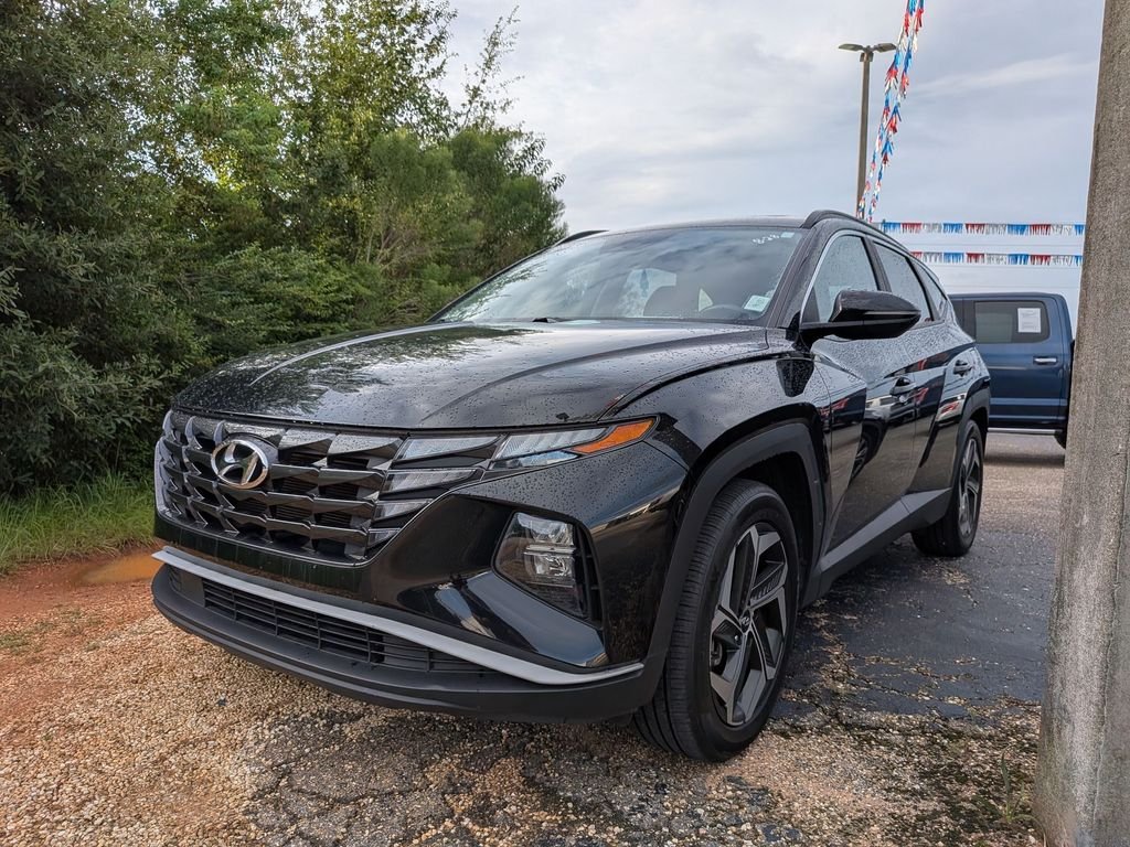 Used 2023 Black Hyundai SEL image 1