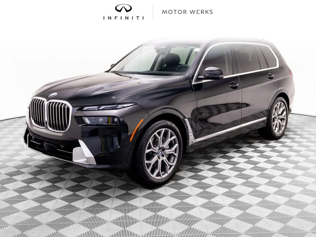 2025 BMW X7 40i