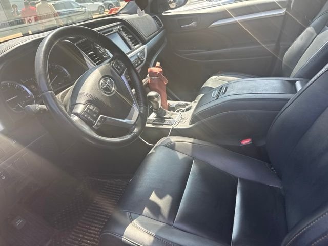 Used 2019 Black Toyota XLE image 8