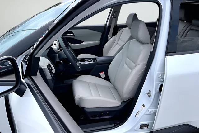 Used 2024 White Nissan SL image 18