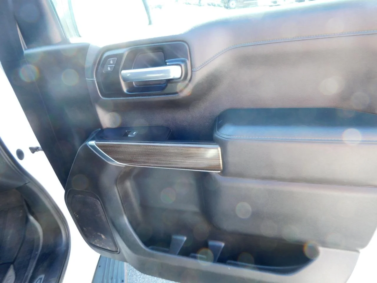 Used 2022 White Chevrolet 4WD CREW CAB 147 in LT W/1L image 17