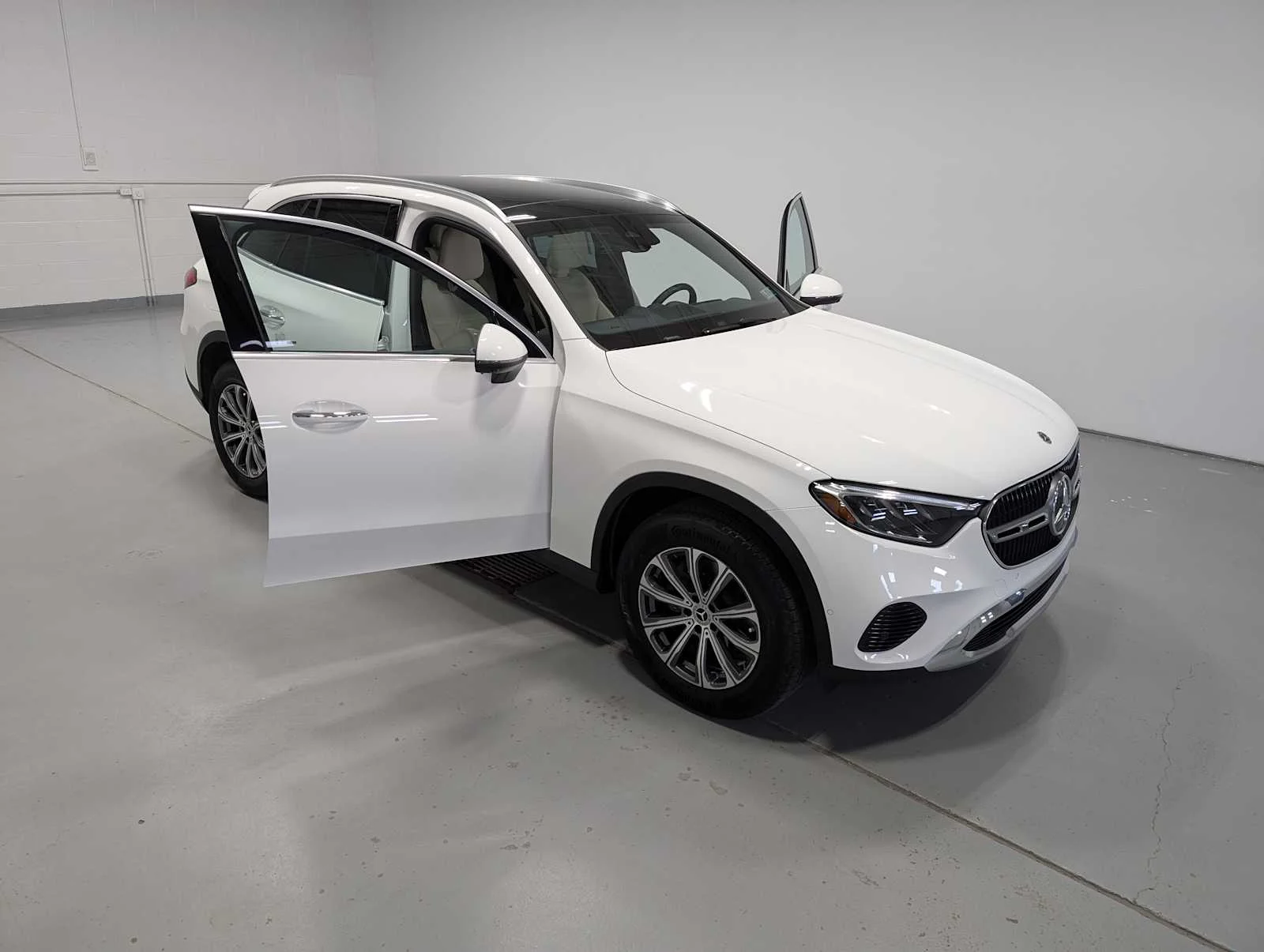 Certified Used 2026 Polar White Mercedes-Benz GLC 300 image 14