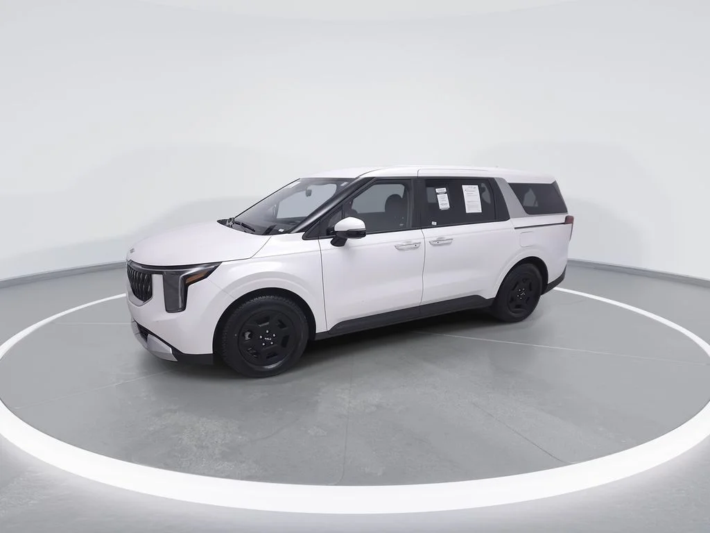 Used 2025 White Kia LXS image 4