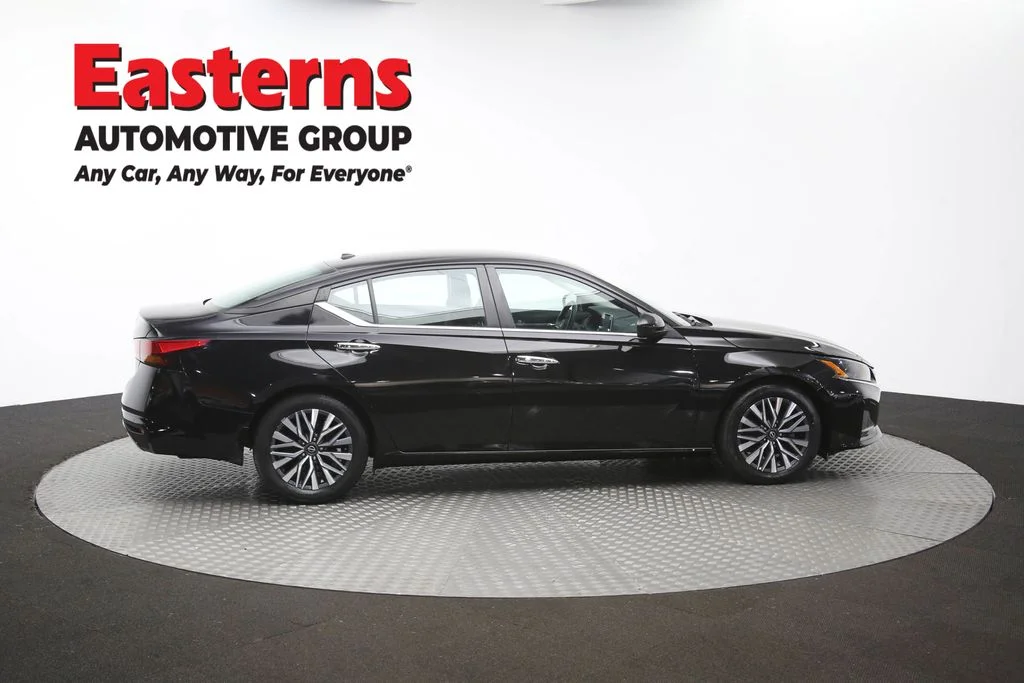 Used 2023 Black Nissan 2.5 SV image 44