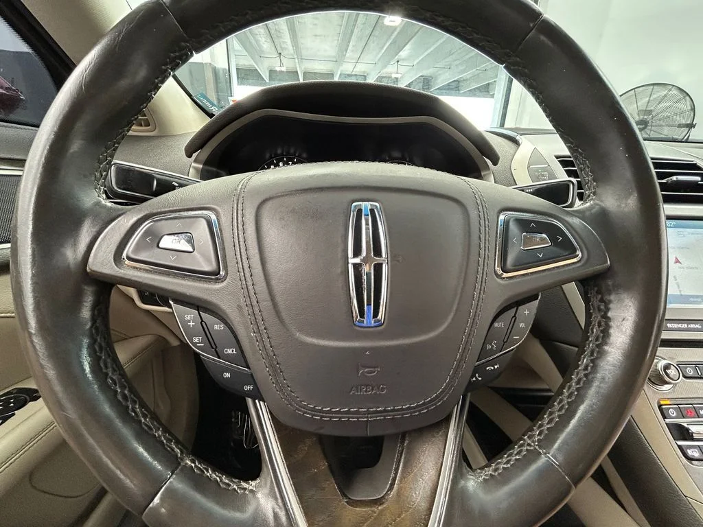 Used 2017 Ruby Red Metallic Lincoln Reserve image 31