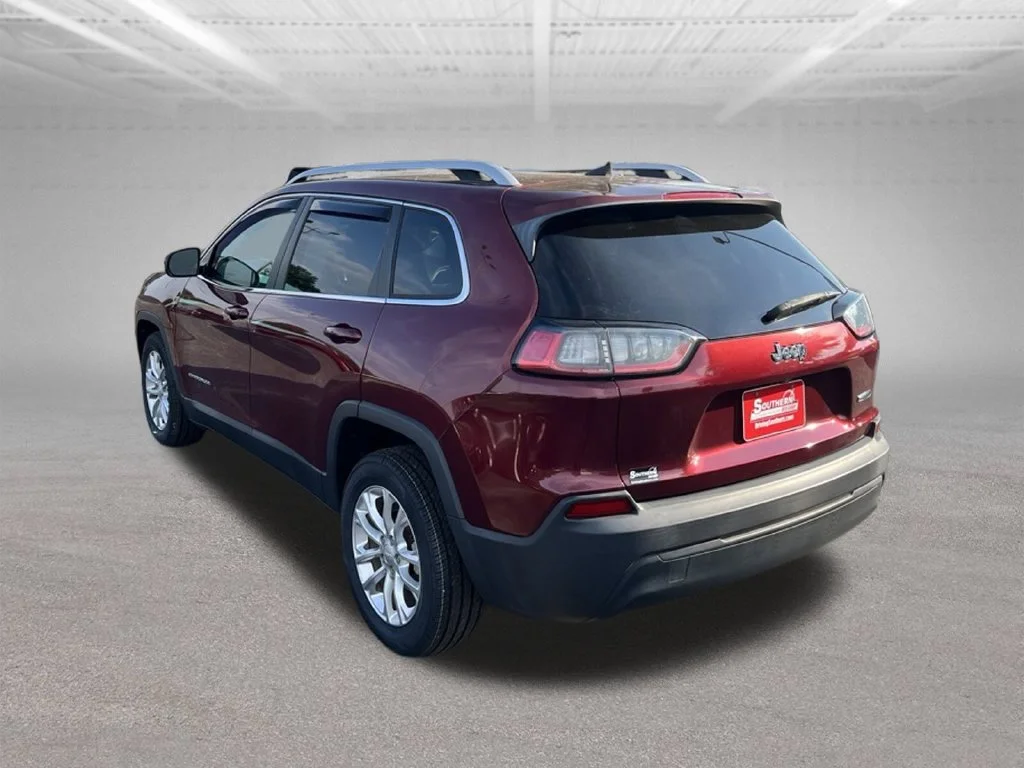 Used 2019 Red Jeep Latitude image 37