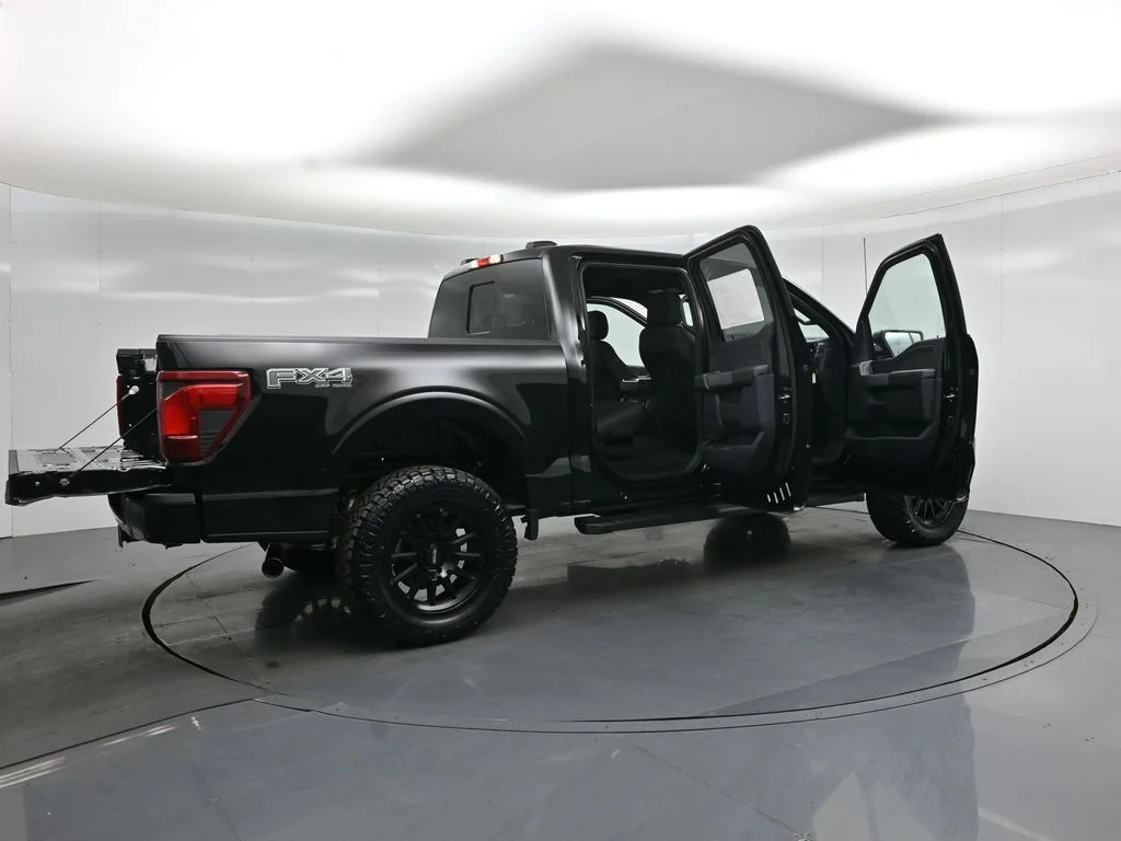 New 2026 Agate Black Metallic Ford XLT image 5