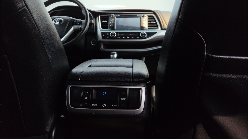 Used 2014 Silver Toyota XLE V6 image 33