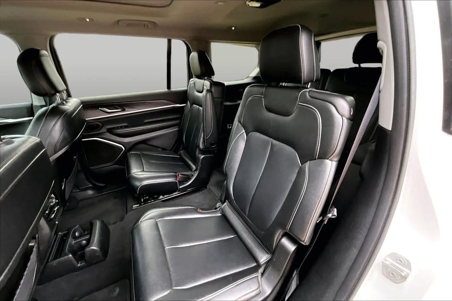 Used 2023 Bright White Clearcoat Jeep Limited image 20