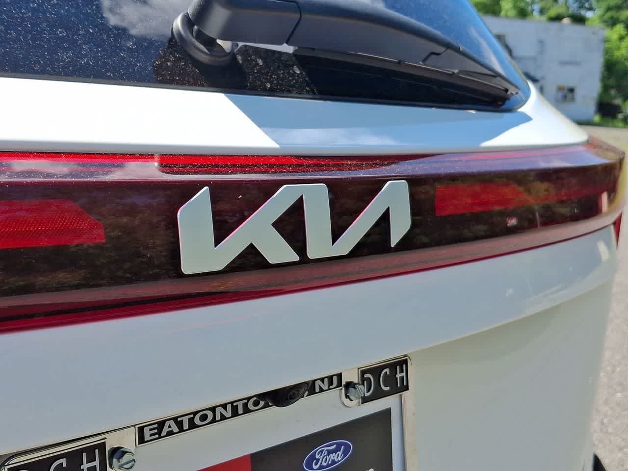 Certified Used 2025 Clear White / Black Roof Kia S image 28