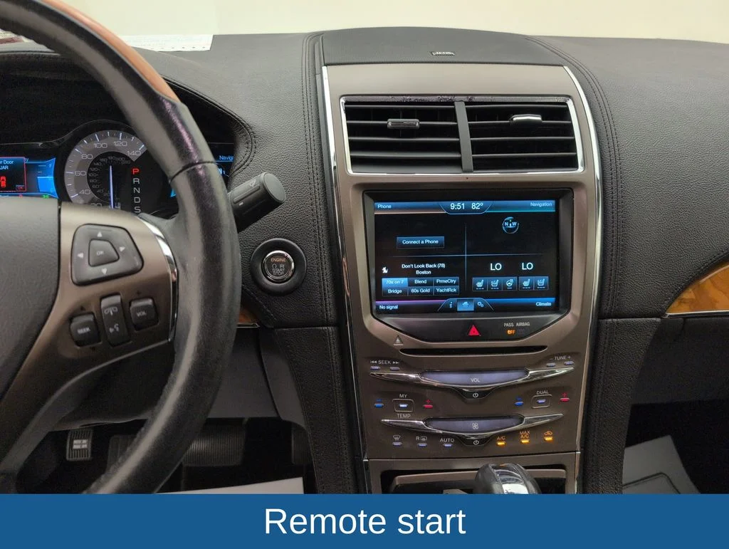 Used 2015 White Lincoln Base image 16