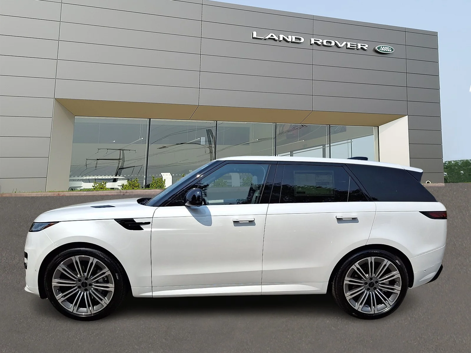 New 2026 Ostuni Pearl White Land Rover P400 Dynamic SE image 6