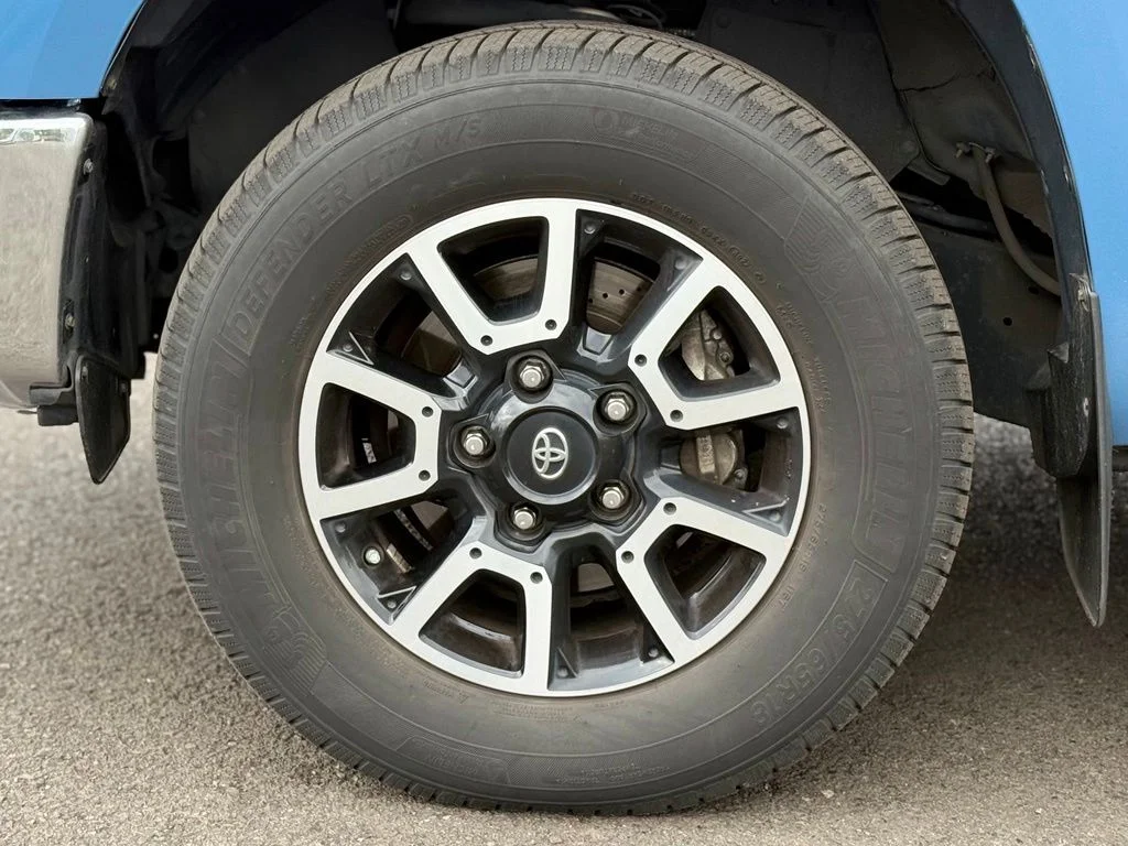 Used 2019 Blue Toyota SR5 image 9