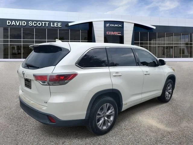 Used 2016 Blizzard Pearl Toyota LE Plus image 4